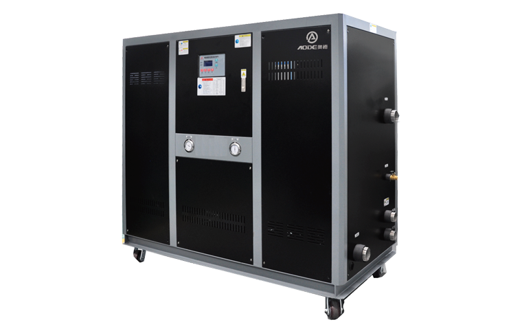 WATER COOLED INDUSTRIAL CHILLER